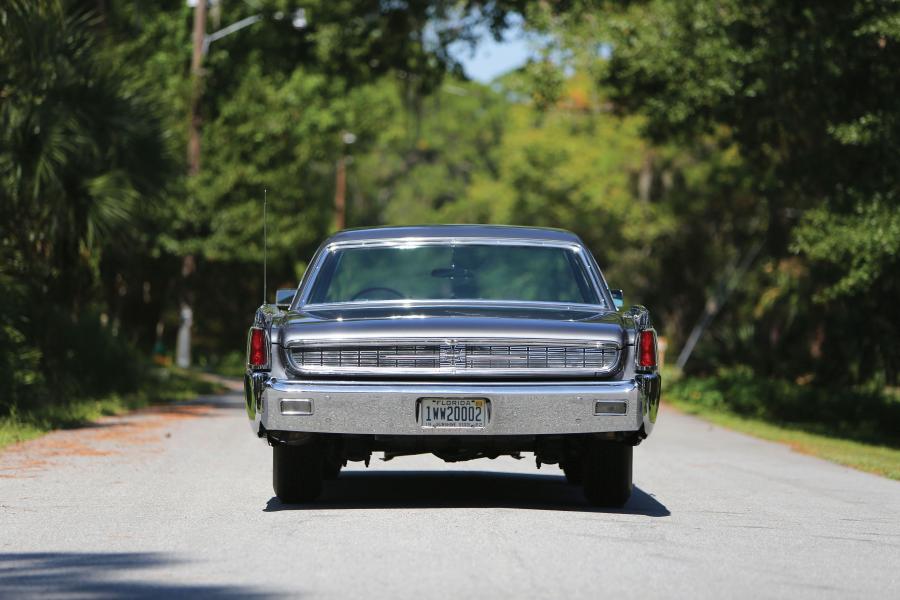  Lincoln Continental Sedan (53A) 1962 года  (фото 6 из 16)